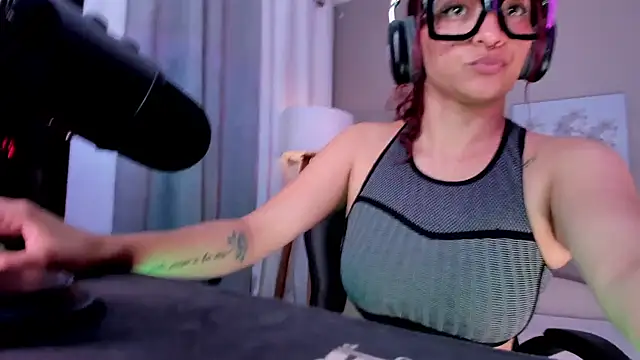 دردشة charlotte_bluee الجنسية المباشرة