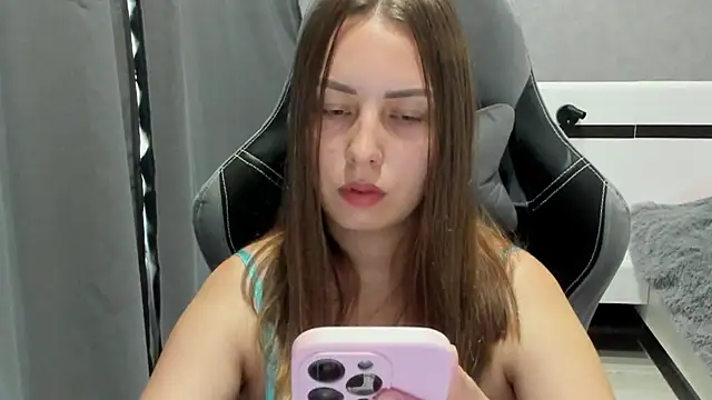 Mia_shy1 Chat XXX in diretta
