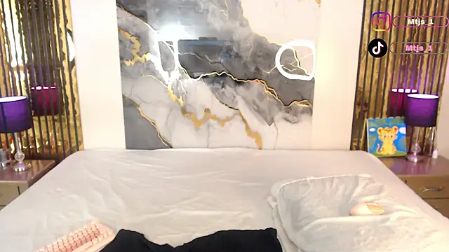 Chat XXX en directo de MiticaBrennet_