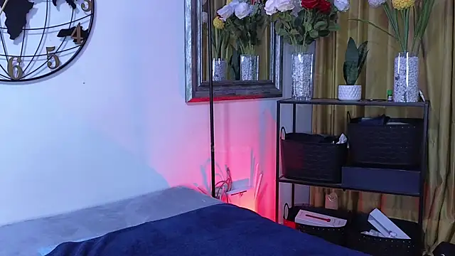 MightyLaura1's Live XXX Chat