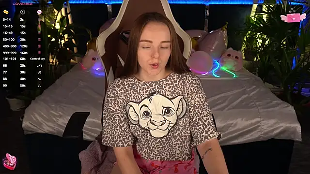 XXX chat uživo modela FoxyShy