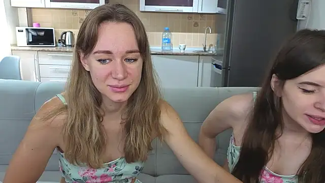 XXX chat uživo modela witches_couple
