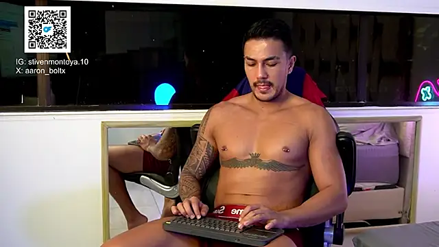aaron_bolt's Live XXX Chat