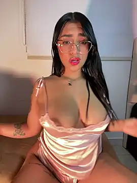 Linda_Saenz_ Chat XXX in diretta