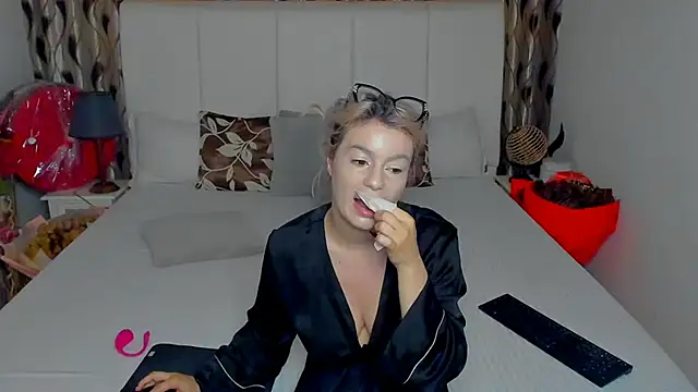 Chatroom XXX en direct de RaisaHot