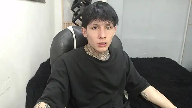 Cry_thereal's Live XXX Chat
