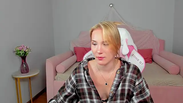 ElaraVoltage Chat XXX live
