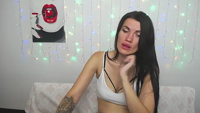 Chat +18 de MilaLoona ao vivo