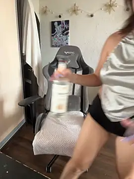 แชท XXX สดของ MiksMolly69