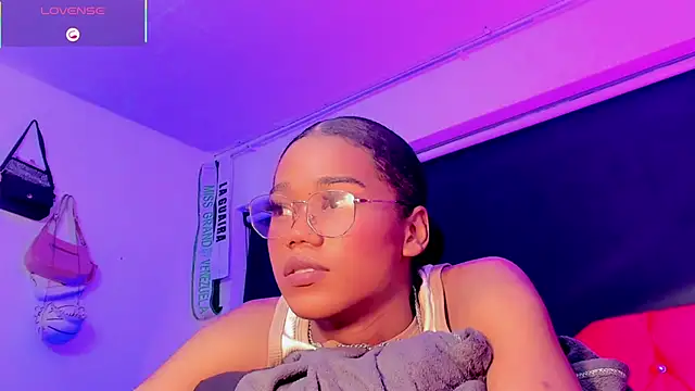 naomy__xx élő XXX-chatje