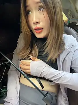 qin205205のライブXXXチャット