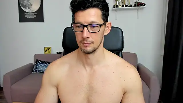 BrutusK08's Live XXX Chat