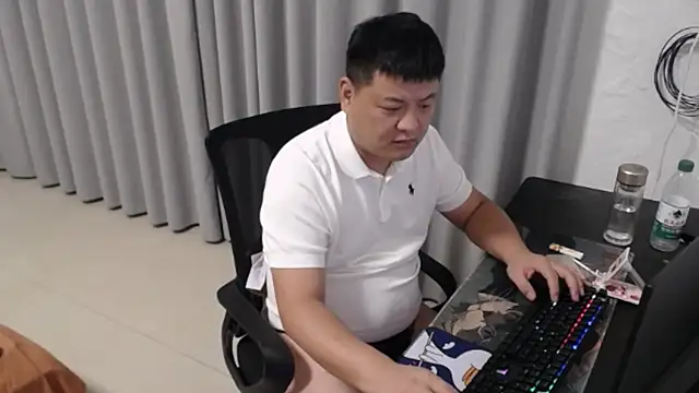 צ'אט XXX בשידור חי של zhang1118