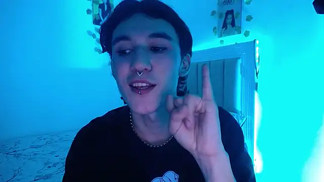 Chat +18 de jullian_ricci ao vivo