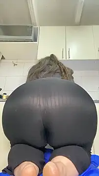 Chloee_Peach Adlı Modelin Canlı XXX Sohbeti