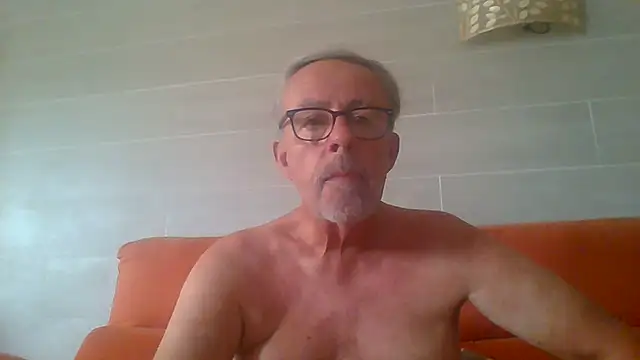 צ'אט XXX בשידור חי של tuggy59