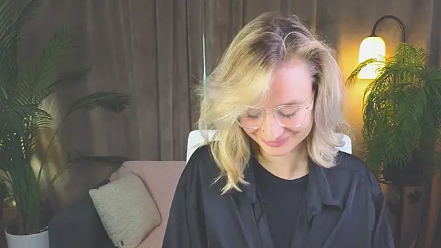 XXX chat uživo modela NoraMoreau