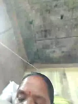 Chat +18 de Loomaraj ao vivo
