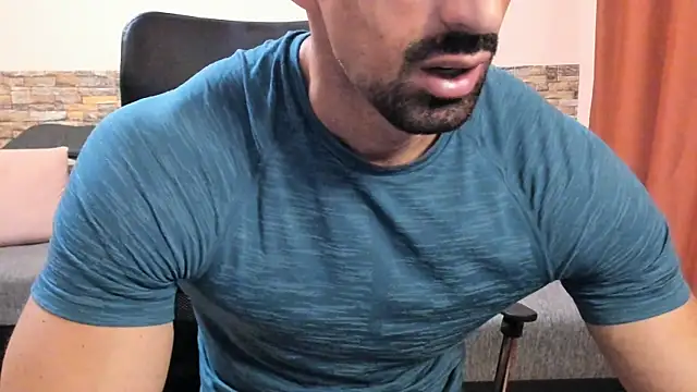 Chat XXX en directo de HotHunkTrainer