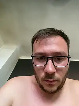 ionut9879 Chat XXX in diretta