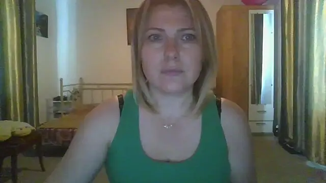 ElenaLove888's Live XXX Chat