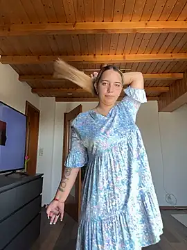 Naomi-Klein Live XXX-Chat