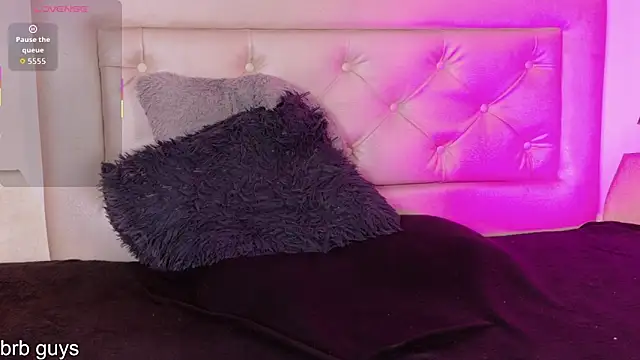 Kim_Adrien Adlı Modelin Canlı XXX Sohbeti