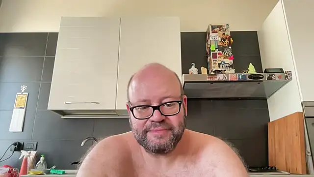 theitalianbear's Live XXX Chat
