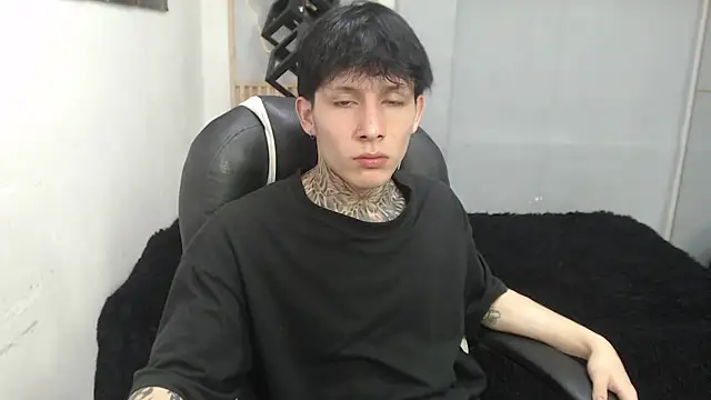 Cry_thereal élő XXX-chatje