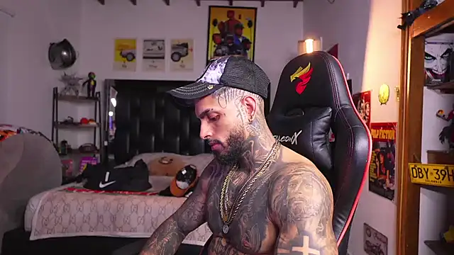 logan_hugh8 Adlı Modelin Canlı XXX Sohbeti