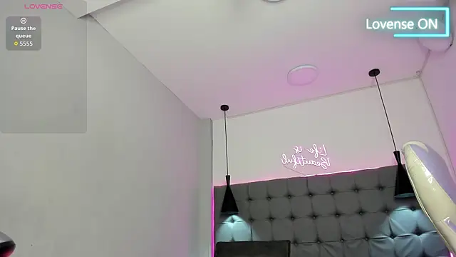 צ'אט XXX בשידור חי של scarletcherry18