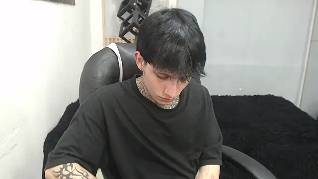 Cry_thereal 即時 XXX 聊天