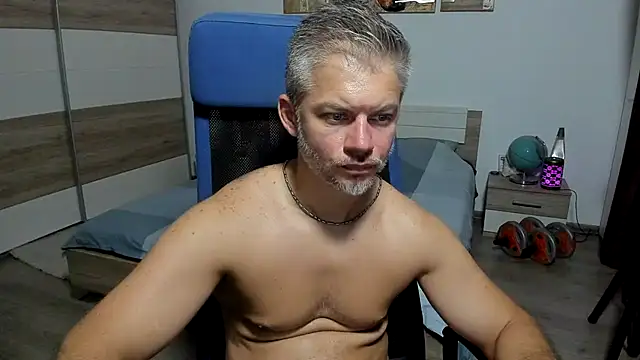 RobbyShawz: διαδικτυακό σόου στην κάμερα