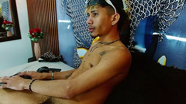 Skinny_cute_Alyer webcam show
