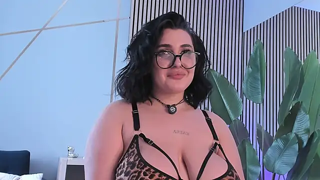 Boobzillaa: онлайн-секс-чат