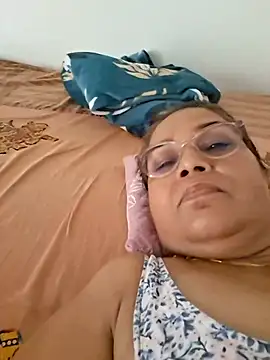 צ'אט XXX בשידור חי של Priya-696