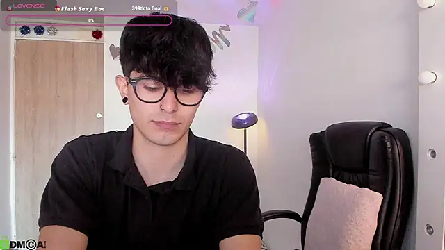 Mikeyvioleta_のライブXXXチャット
