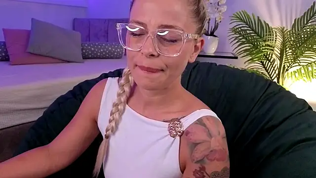 BluEyesKate Live XXX Chat