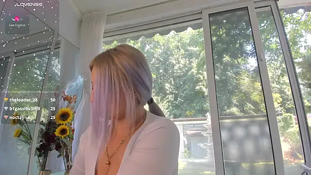Ella_Vee – Naživo XXX chat