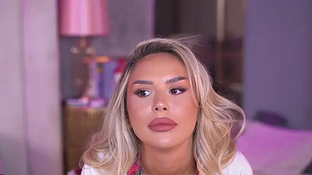 SelenaFrost Adlı Modelin Canlı XXX Sohbeti