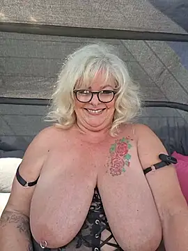 HotSilli152's Live XXX Chat