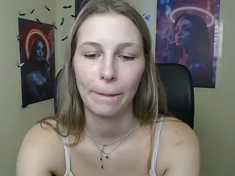 StrangerGi Adlı Modelin Canlı XXX Sohbeti