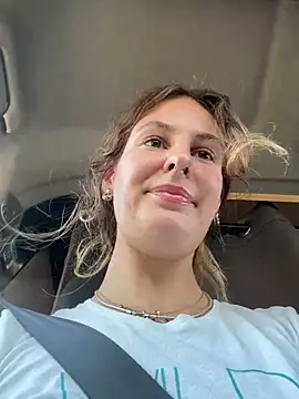 LillyFlowerson's Live XXX Chat