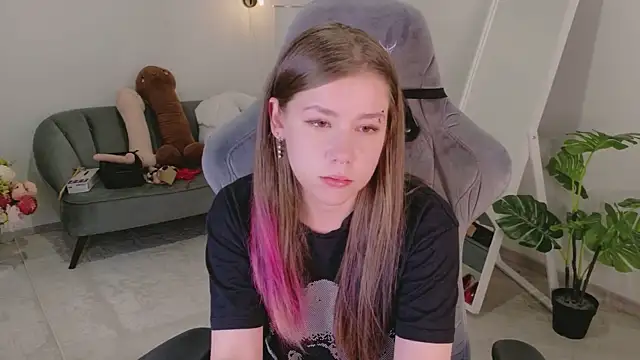 Mira_Falls Adlı Modelin Canlı XXX Sohbeti