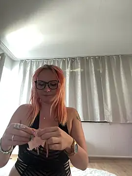 Chatroom XXX en direct de Fiebie_licious_