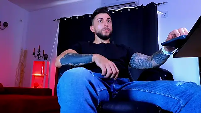 MightyAaron66 现场XXX聊天