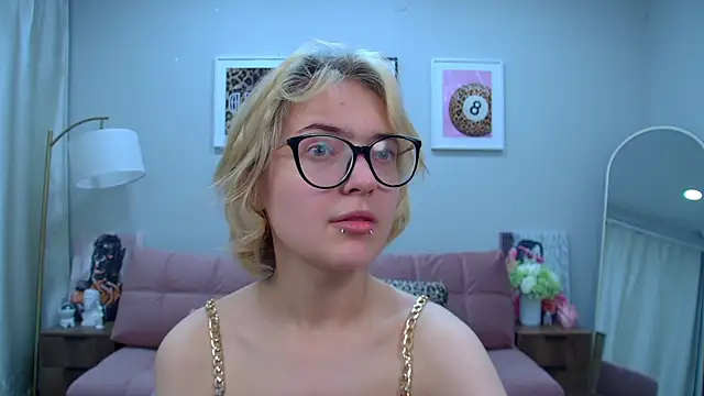 RuraBlare Adlı Modelin Canlı XXX Sohbeti