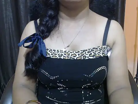Kudi_Kiyara's Live XXX Chat