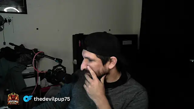 DevilPup75_ élő XXX-chatje