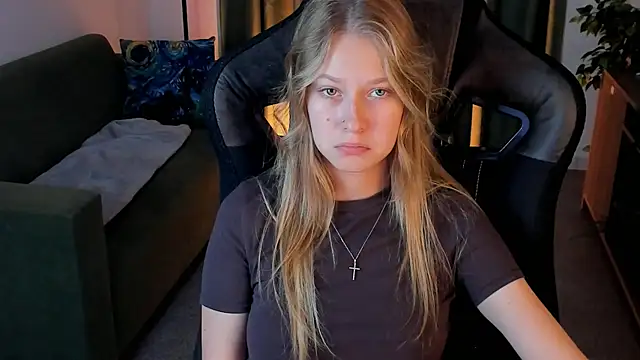 EveMundie Adlı Modelin Canlı XXX Sohbeti